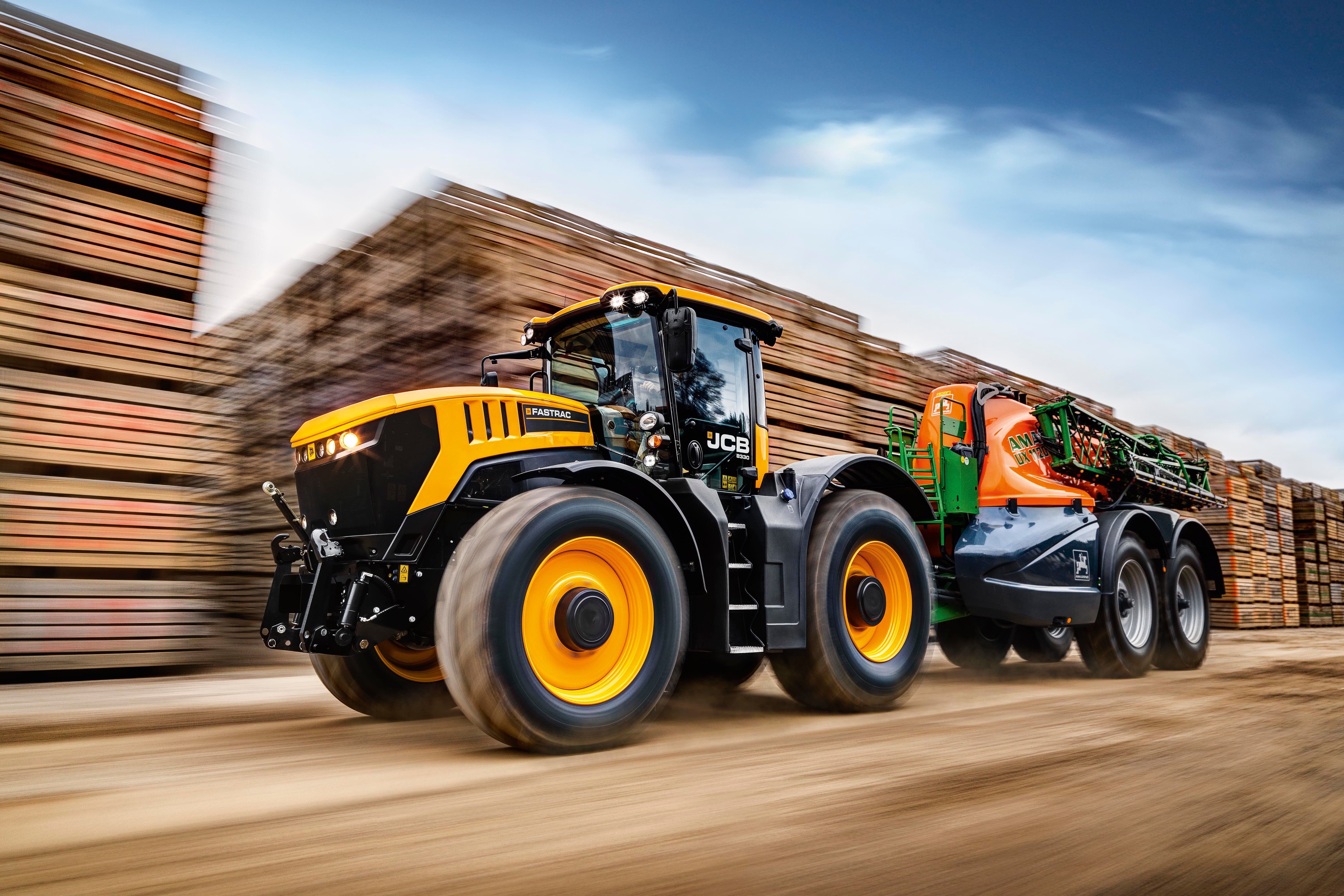 JCB Fastrac 8330